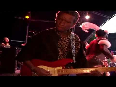 Albert Nyathi  - UMzilikazi (Live Performance)