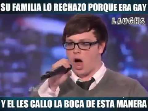Fue rechazado en su familia por ser gay pero tiene una super voz