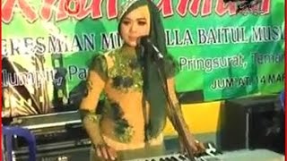 Download lagu Memendam Rindu - Dwi Crisna - Qasima Live [edisi kangen mbak Aneedya main Keyboard] mp3