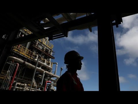 禁售令影響，2020年油價將下跌20%。 (Oil set for 20% drop in 2020 as lockdowns weigh)