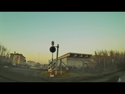 Passaggio a livello Asti Via Pisa senza barriere # railroad crossing # spoorwegovergang