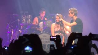 5 Seconds of Summer Bring Fan on Stage to Sing HeartBreak Girl (SSAMS Tour Toronto: 19/4/14)