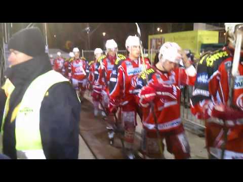 SAPA Fehérvár AV19 - KAC (Winter Classic, 2013. 12. 15.) - A játékosok bevonulása.