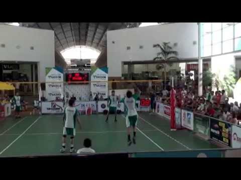 JOÃO PEDRO CRAVA A PETECA NO MEIO DE COROA E BRUNÃO.