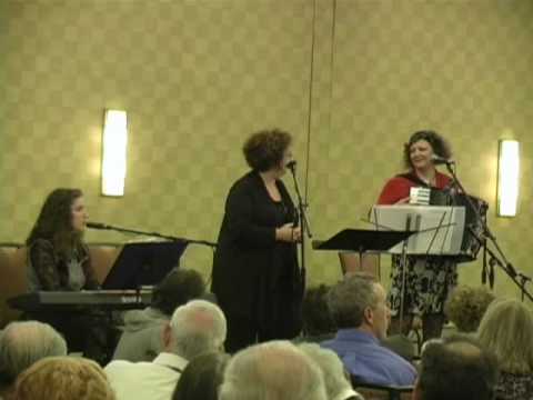 Adrienne Cooper - Dos Bisele Borscht (Yiddish Song)