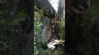 Video thumbnail of Problem 1 (Bloc sota Bloc del Mestre), 7a. Salvanebleau