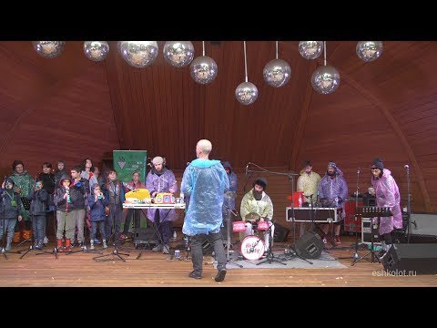 Igor Krutogolov's Toy Orchestra plays live "A Little God In My Hands" by SWANS