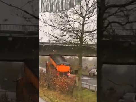 Truck vs. Bridge: Who Wins? 🚛🏗️ lieuwe1963 #truckdriver #automobile #lkw #bigrig #camion #fail