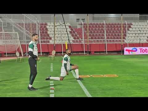 بنعيسى بنعمر وبالدي في تسخينات قبل التدريبات