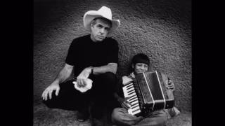 Tom Russell and Iris DeMent - Throwin' Horseshoes At The Moon