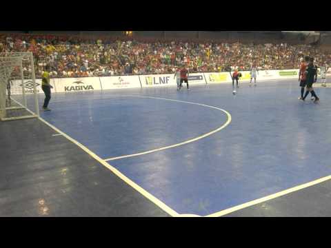 Tiro livre Falcão 12 (Sorocaba 3x0 Carlos Barbosa)