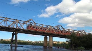preview picture of video 'Automotor AEL-37 cruzando el puente sobre el río Laja - 28/01/2012'
