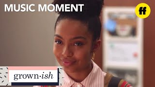 grown-ish | season 1, episode 13: rihanna &quot;love on the brain&quot; music | freeform