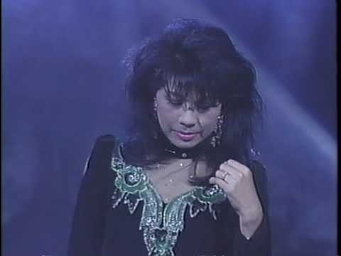 Thể hiện bởi Phương Hồng Quế