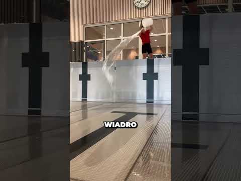 MUSIELI NAPEŁNIĆ CAŁY BASEN WIADRAMI! (@malungsalenssimhall)