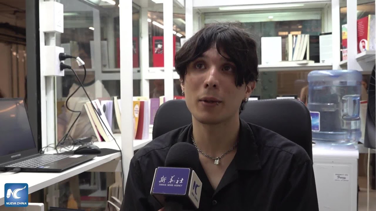 Biblioteca en metro de Buenos Aires propone a viajeros subirse al placer de la lectura