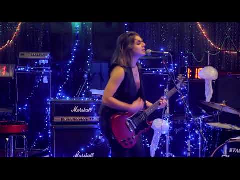 Fuzzhoneys - Bonnie (Live @ Hot Mustard Studios)