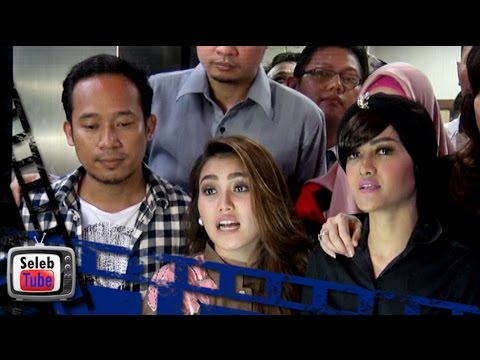 Tangis Sedih Ayu Ting Ting dan Julia Perez untuk Zaskia Gotik
