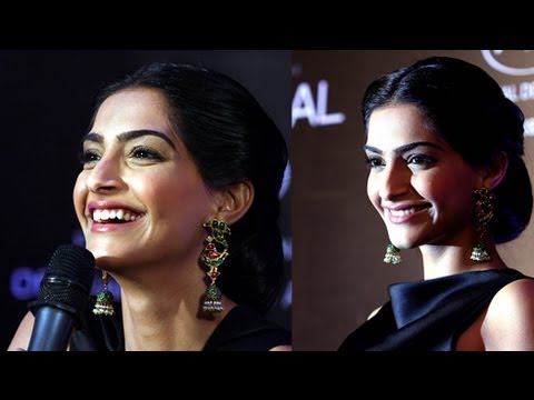 download lagu mp3 mp4 Sonam Kapoor Smile, download lagu Sonam Kapoor Smile gratis, unduh video klip Sonam Kapoor Smile