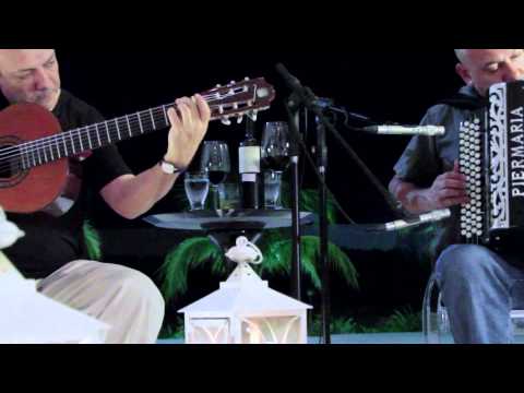 Rudi y Nini Flores "Em Casa" - Cielos Lejanos