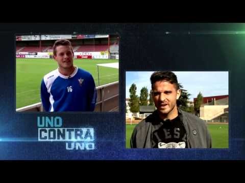 Uno contra uno: Borja Docal, del CD Mirandés, y José Antonio Ríos, de la UD Llagostera