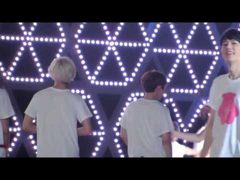HD Fancam 140815 EXO Ending @ SMTOWN Concert In Seoul