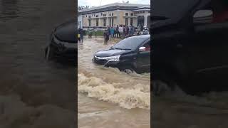 Download lagu mobil nekat nerobos banjir mp3