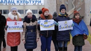 preview picture of video 'Виконання Гімну України під час Мирного маршу в Южноукраїнську'