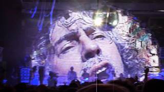 Flaming Lips cover Radiohead&#39;s &quot;Knives Out&quot; after stage collapse