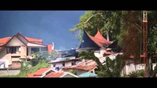 Cinta Tapi Beda - Official Movie Trailer (2012)
