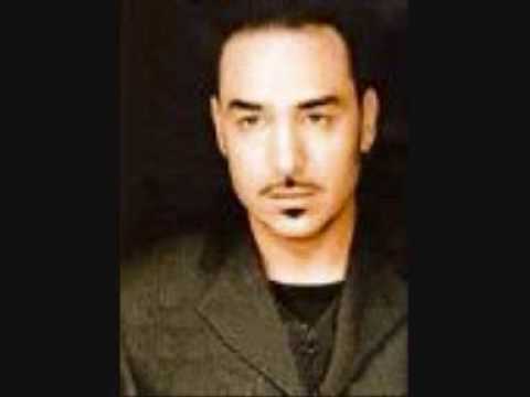 Notis Sfakianakis - Ego tragoudaga ta bradia sta skiladika