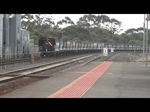 PN Grain With Locos G520+BL26+8175 Passing Lara