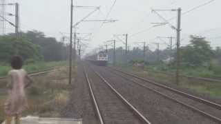 preview picture of video '130 kmph action=Sealdah Rajdhani + 30249 GZB P7 vanishes in seconds'