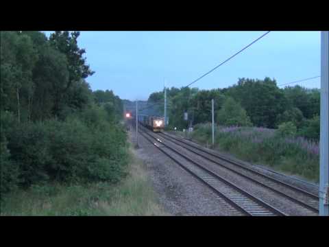 37409 and 37601 passing Boars Head with 4S45 Daventry - Mossend. 23/07/13.