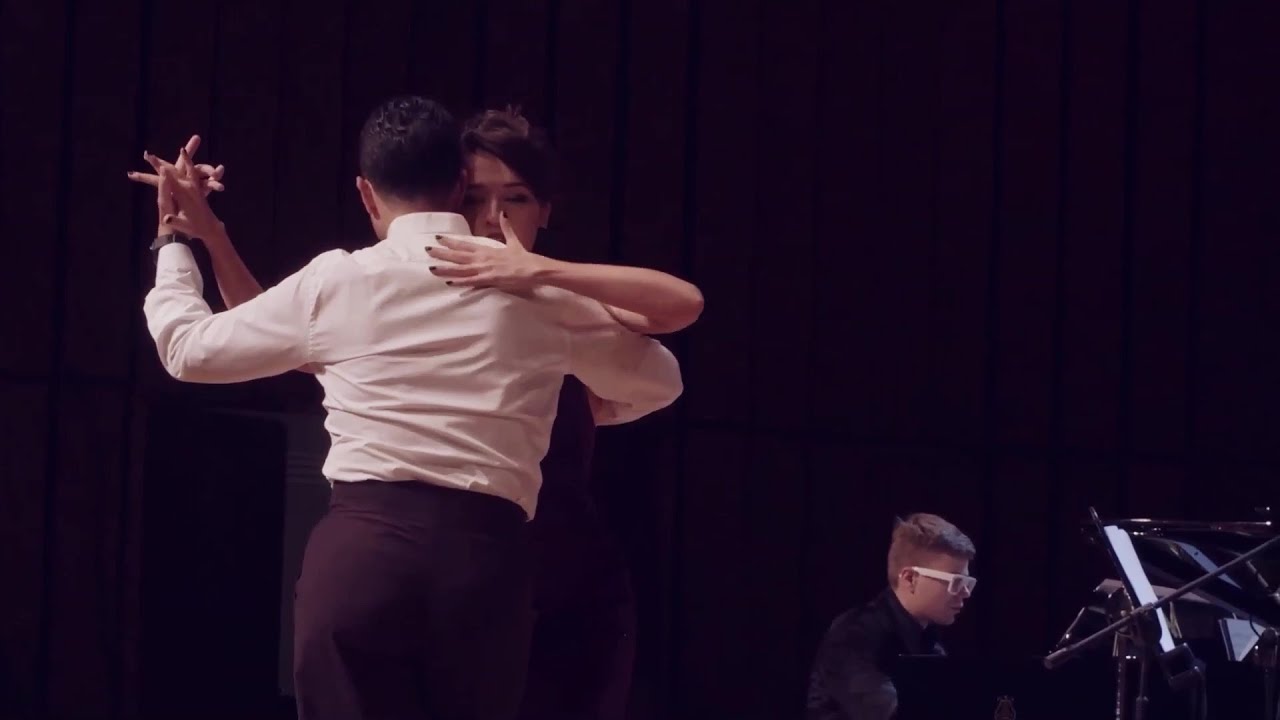 Magdalena Myszka and Rava Azeredo da Silveira - Gallo ciego, Łódź 2021