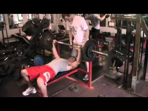 Paul Nelson Benches 70kg x17 reps!! PR (Centaur Fitness)