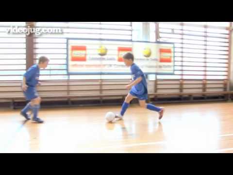 How To Do The Ronaldinho Elastico