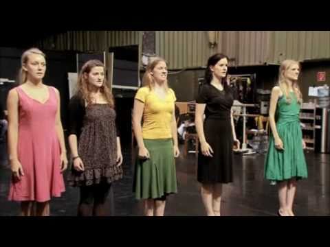 Tanzträume - Jugendliche tanzen KONTAKTHOF von Pina Bausch (Trailer)