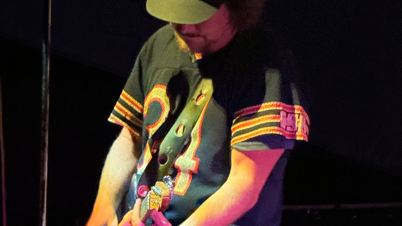 Pearl Jam “Rearview Mirror” 05/21/24 The Forum, Los Angeles, CA with Andrew Watt - YouTube