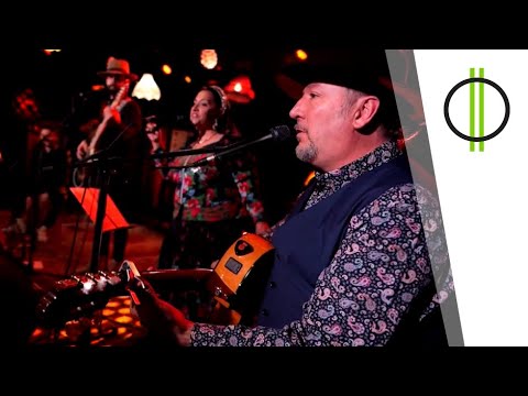 Kulisszák mögött: Karaván Família az Akusztik műsorában