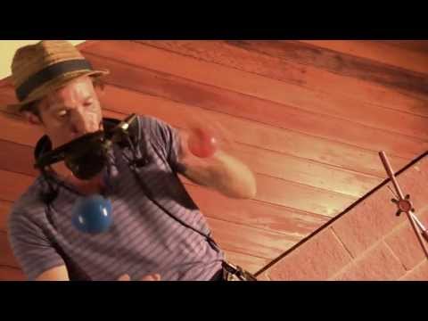 Juzzie Smith - Chuka Chuks Juggle Balls - Live with Wazinator stompbox
Juzzie Smith - Chuka Chuks Juggle Balls - Live with Wazinator stompbox