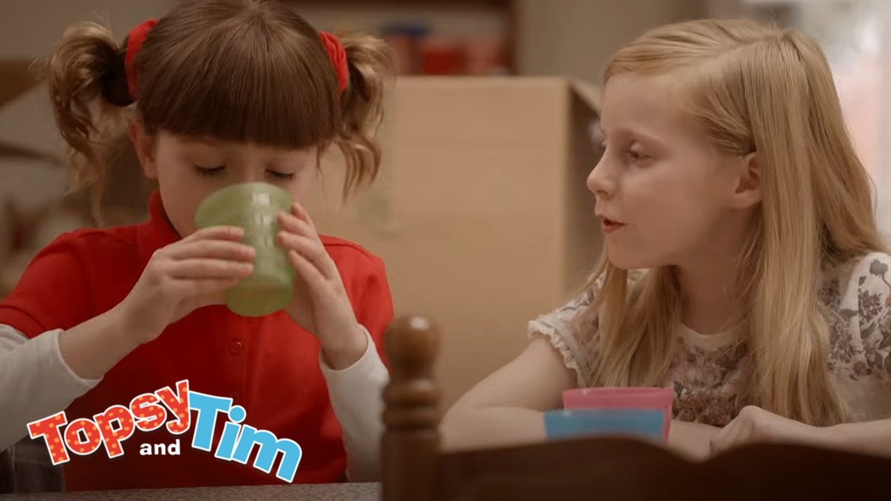 Sürpriz Dinozor Yumurtası Çatlıyor mu? | Topsy ve Tim - WildBrain | Çocuk Filmleri