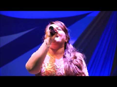 Tem Que Ser de Pé - Rilda Costa