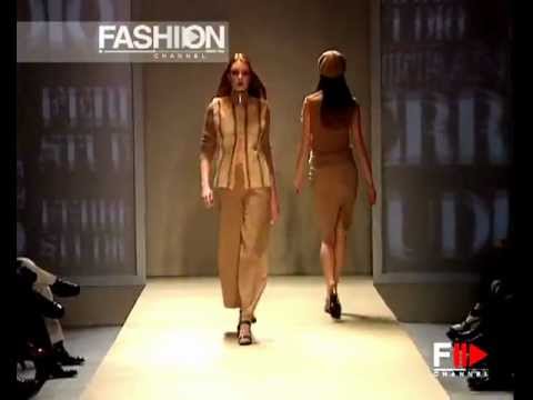 "Gianfranco Ferré Studio" Fall 2001 2002 Milan 1 of 4 Pret a Porter Woman by FashionChannel