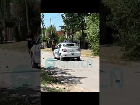 Tiros y patrulleros destrozados en Máximo Paz