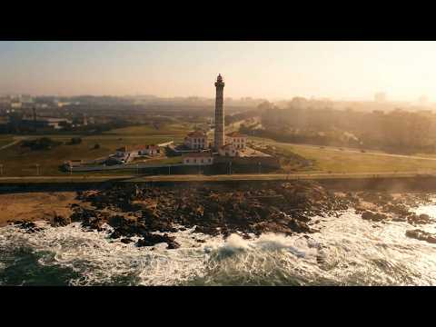 Farol de Leça - A lighthouse with history and charm. Drone footage in 4K.