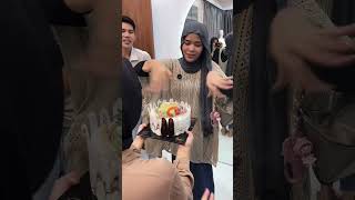 Download lagu Dikasih kejutan sama temen kerja dan tetangga mp3