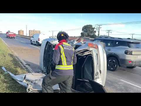 Un conductor lesionado tras colisión y volcamiento en ruta que une Hualpén y Talcahuano