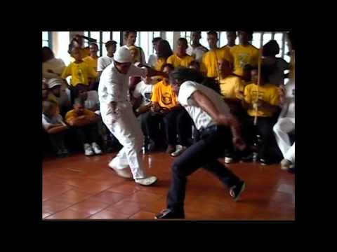 Mestre Rogerio (Angola Dobrada) e Mestre Poloca (Nzinga)