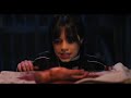 Dedos Casi Pierde La Vida Merlina Wednesday Serie Netflix